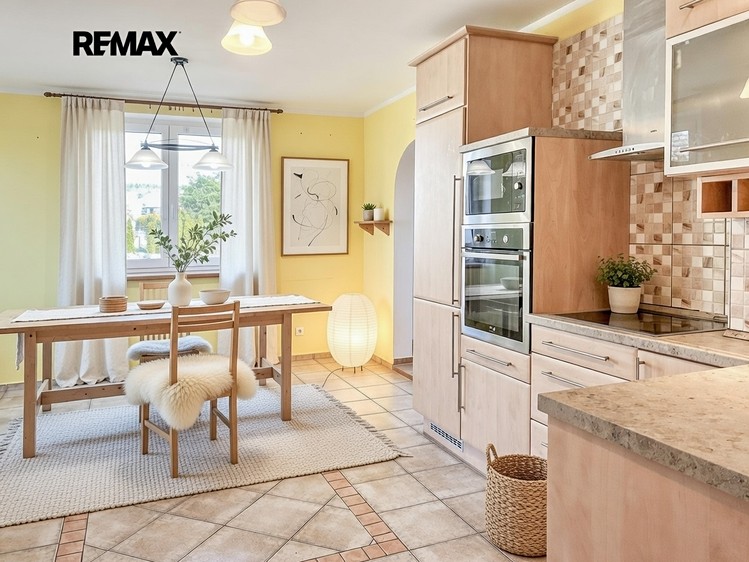 Prodej  rodinného domu 238 m², pozemek 1 042 m² - foto 5