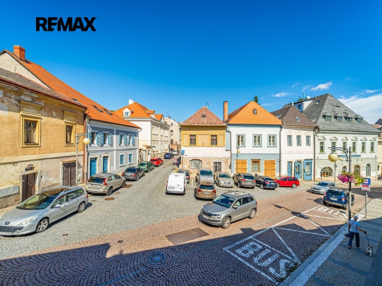 Prodej rodinného domu 243 m², pozemek 156 m² - foto 4