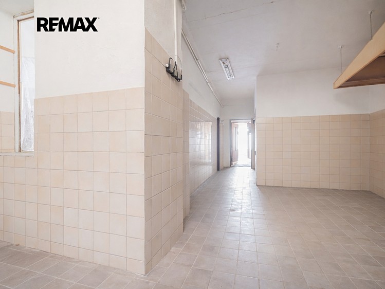 Prodej rodinného domu 243 m², pozemek 156 m² - foto 8
