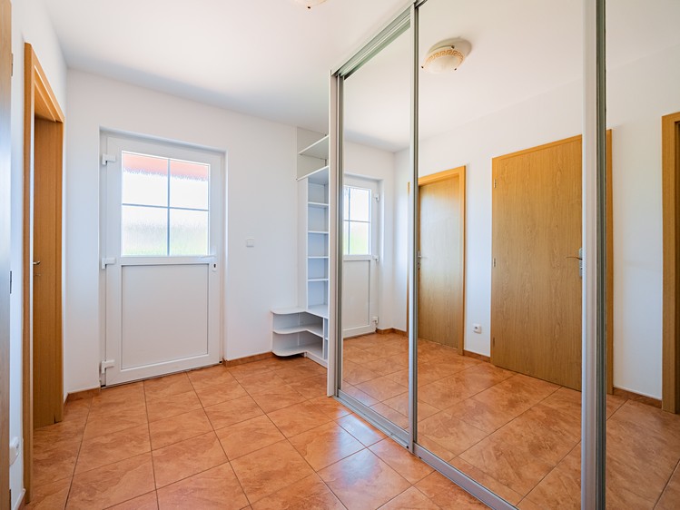 Prodej  rodinného domu 143 m², pozemek 816 m² - foto 4