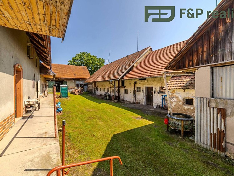 Prodej rodinného domu 300 m², pozemek 3 629 m² - foto 7