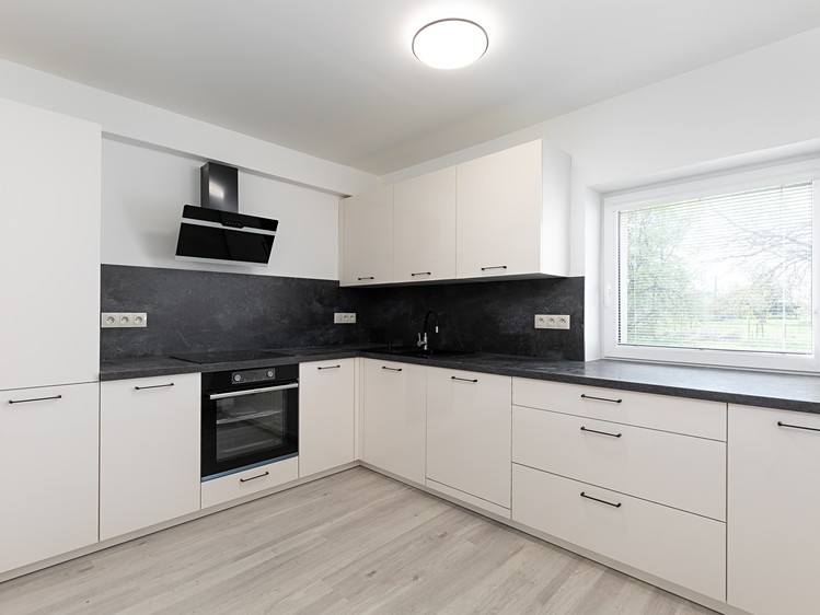 Prodej  rodinného domu 342 m², pozemek 1 015 m² - foto 3