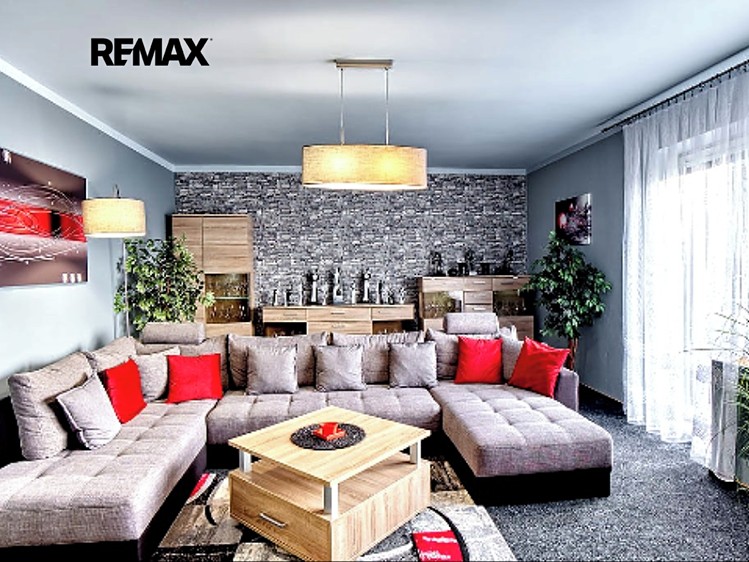 Prodej rodinného domu 292 m², pozemek 602 m² - foto 2