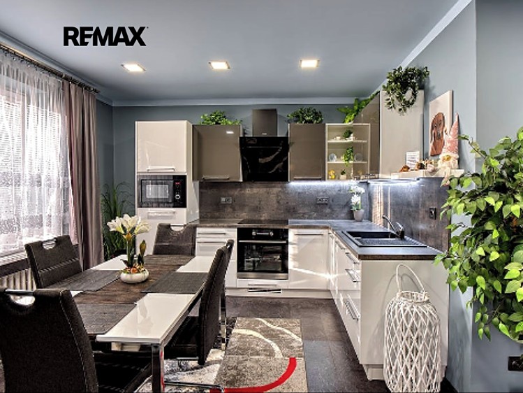 Prodej rodinného domu 292 m², pozemek 602 m² - foto 6