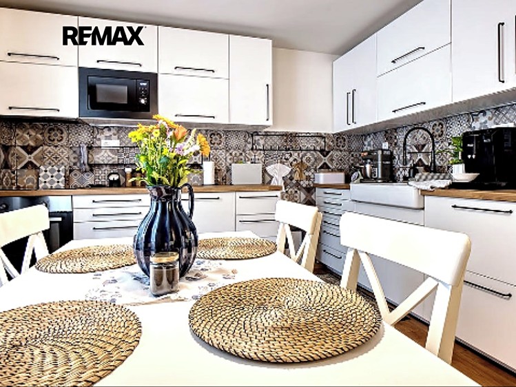 Prodej rodinného domu 292 m², pozemek 602 m² - foto 8