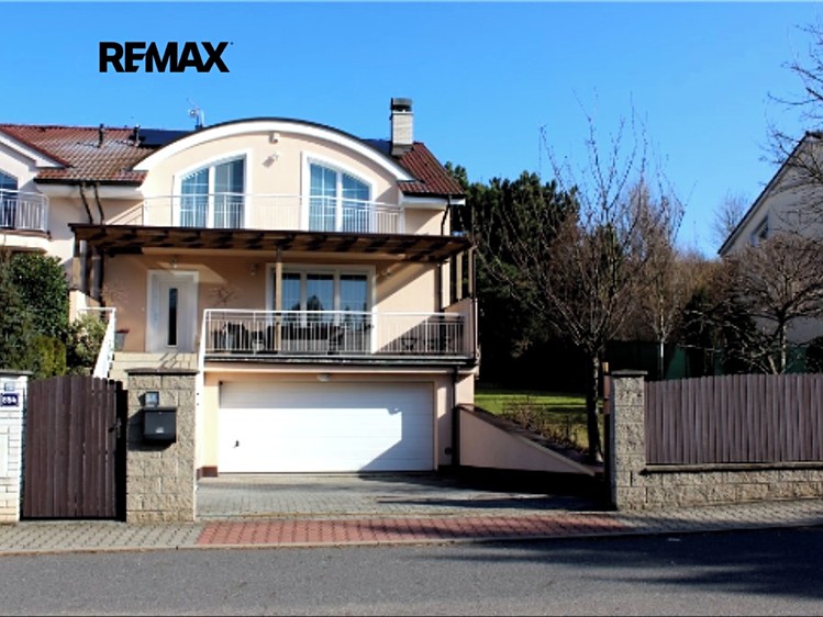 Prodej rodinného domu 271 m², pozemek 469 m² - foto 1