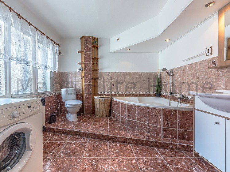 Prodej  rodinného domu 241 m², pozemek 163 m² - foto 6