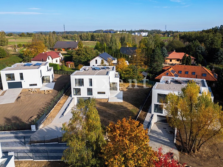 Prodej rodinného domu 350 m², pozemek 1 069 m² - foto 1