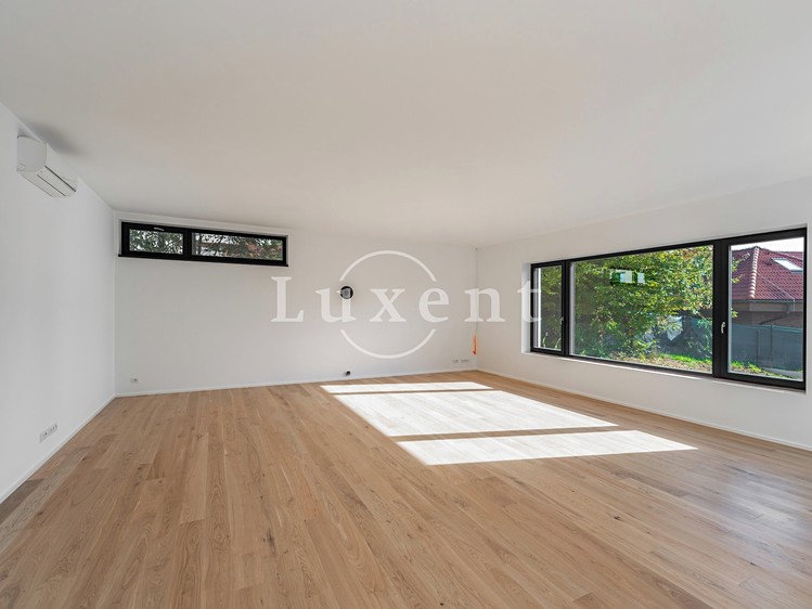 Prodej rodinného domu 350 m², pozemek 1 069 m² - foto 6