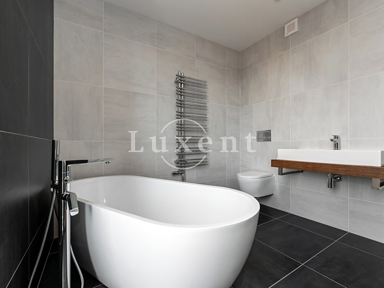 Prodej rodinného domu 350 m², pozemek 1 069 m² - foto 8