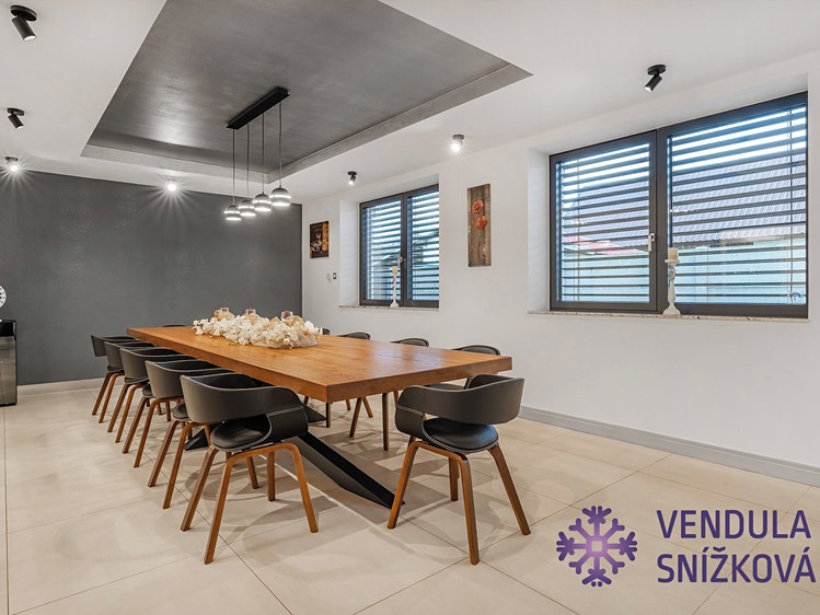 Prodej  rodinného domu 331 m², pozemek 2 557 m² - foto 3