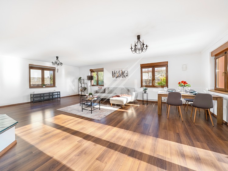 Prodej rodinného domu 345 m², pozemek 920 m² - foto 2