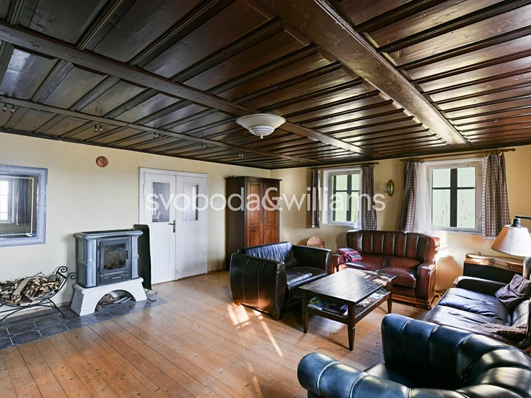Prodej rodinného domu 238 m², pozemek 6 337 m² - foto 3
