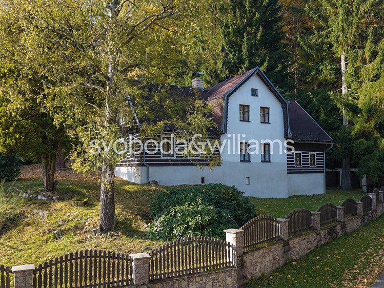 Prodej rodinného domu 238 m², pozemek 6 337 m² - foto 1