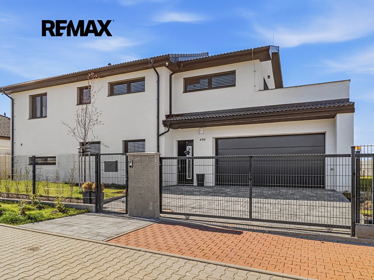 Prodej rodinného domu 264 m², pozemek 1 064 m² - foto 1
