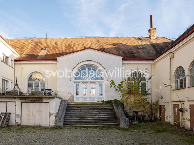 Prodej památky 1 333 m², pozemek 1 804 m² - foto 1