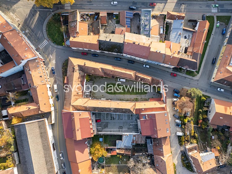 Prodej památky 1 333 m², pozemek 1 804 m² - foto 3