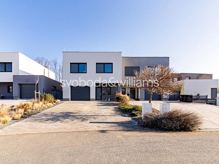 Prodej rodinného domu 157 m², pozemek 450 m² - foto 1