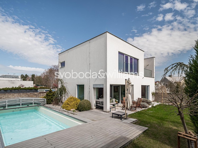 Prodej rodinného domu 147 m², pozemek 445 m² - foto 2