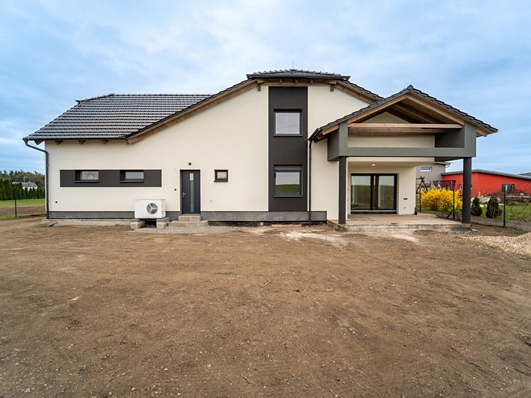 Prodej rodinného domu 215 m², pozemek 1 007 m² - foto 3
