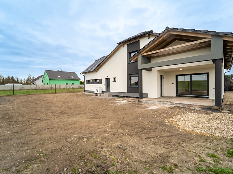 Prodej rodinného domu 215 m², pozemek 1 007 m² - foto 6