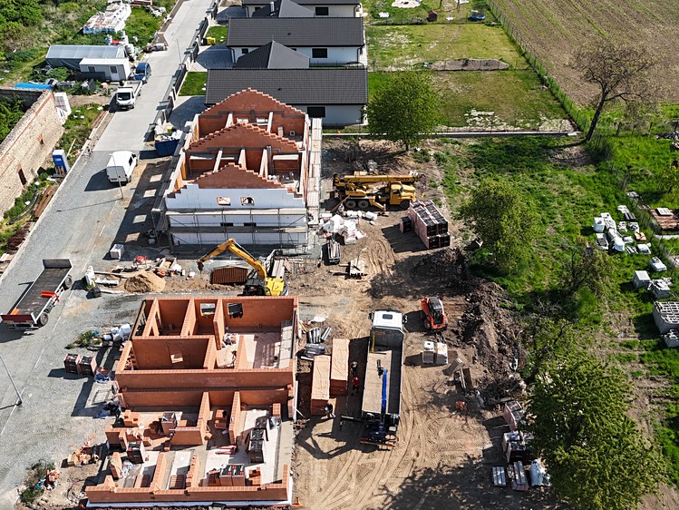 Prodej rodinného domu 149 m², pozemek 691 m² - foto 2