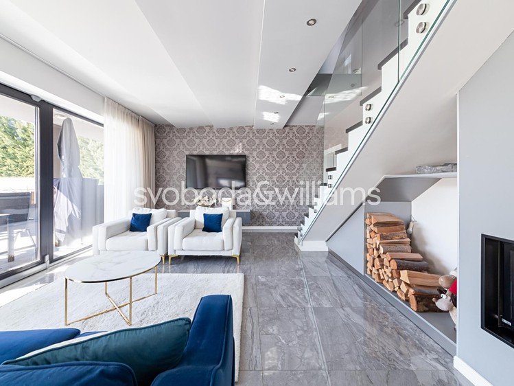 Prodej rodinného domu 203 m², pozemek 1 465 m² - foto 2