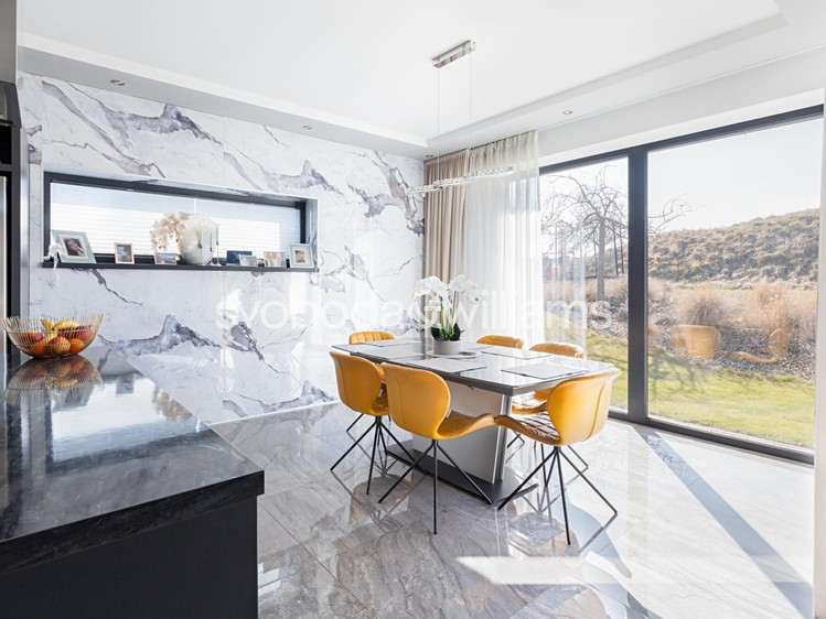 Prodej rodinného domu 203 m², pozemek 1 465 m² - foto 6