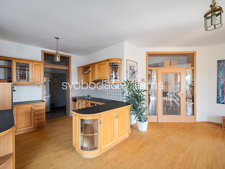Prodej rodinného domu 270 m², pozemek 2 086 m² - foto 4