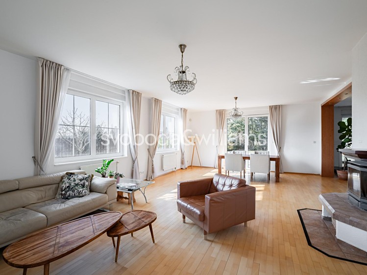 Prodej rodinného domu 270 m², pozemek 2 086 m² - foto 2