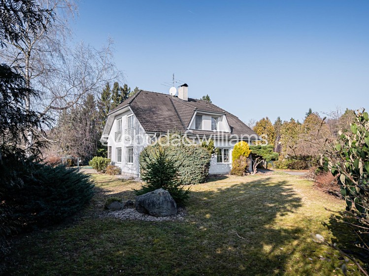 Prodej rodinného domu 270 m², pozemek 2 086 m² - foto 1