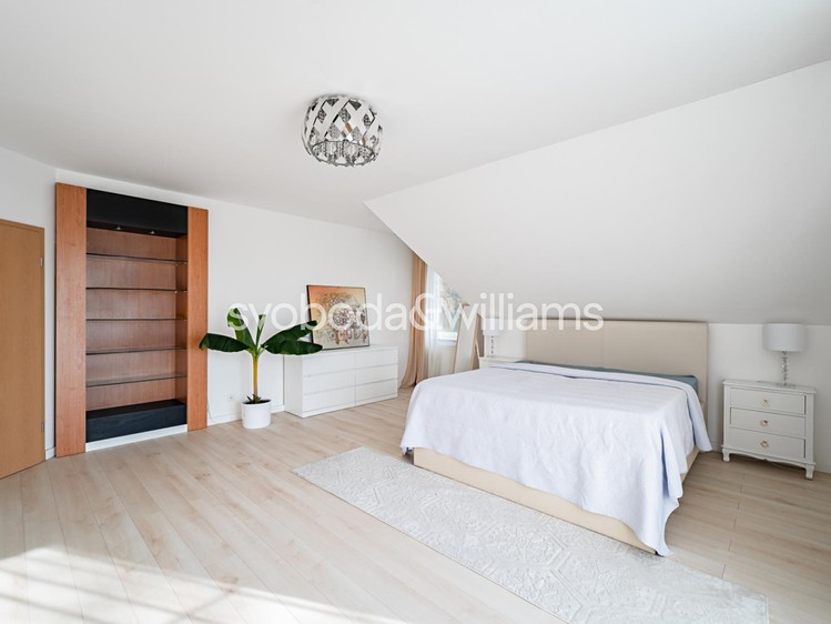 Prodej rodinného domu 270 m², pozemek 2 086 m² - foto 6