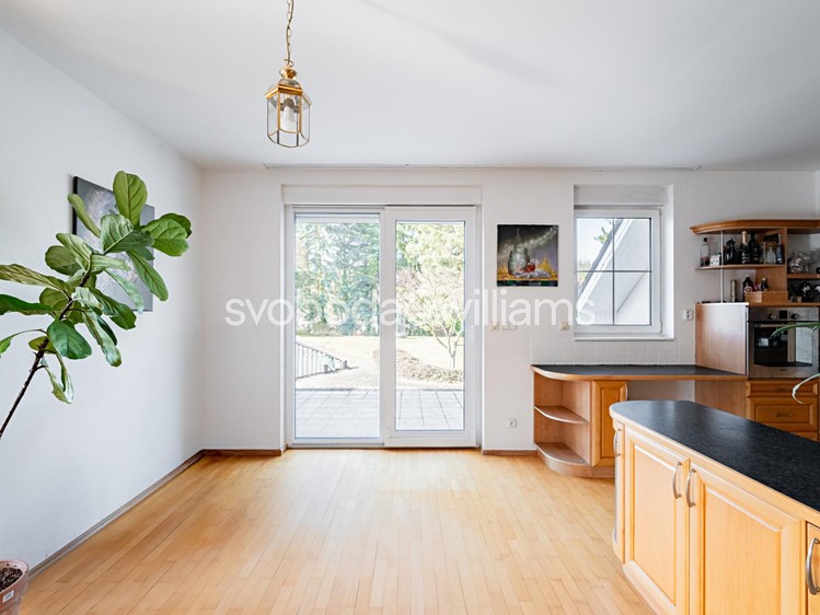 Prodej rodinného domu 270 m², pozemek 2 086 m² - foto 5