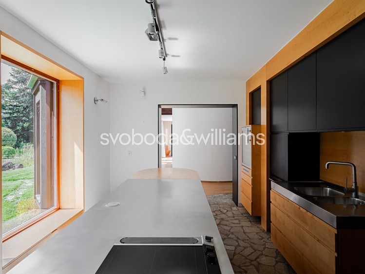 Prodej vily 378 m², pozemek 1 504 m² - foto 4
