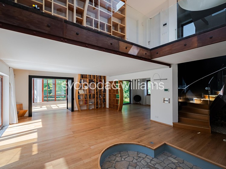 Prodej vily 378 m², pozemek 1 504 m² - foto 2