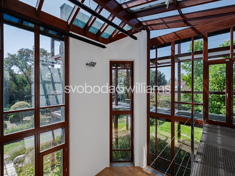 Prodej vily 378 m², pozemek 1 504 m² - foto 8