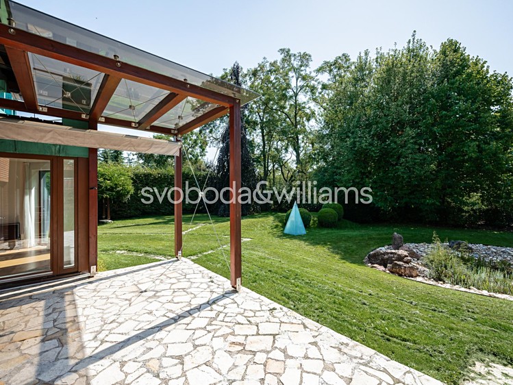 Prodej vily 378 m², pozemek 1 504 m² - foto 5