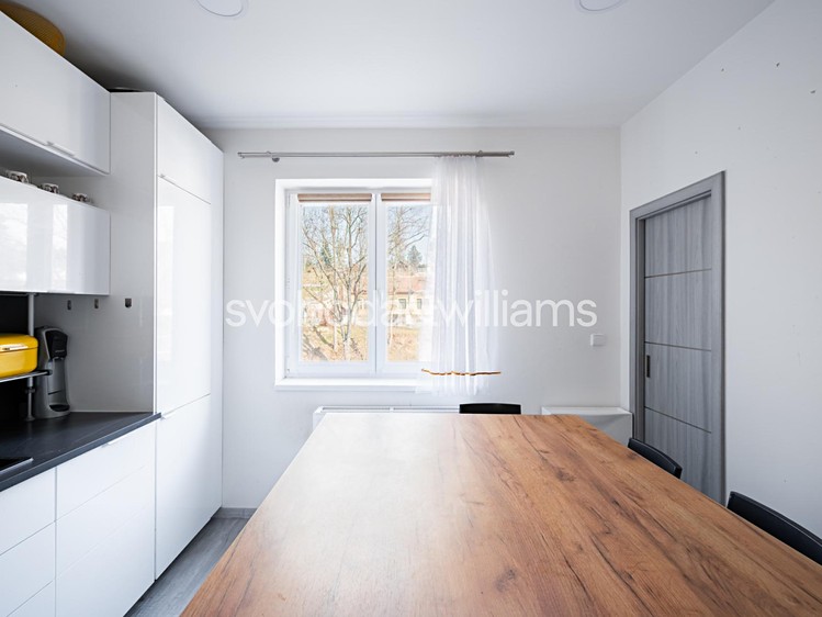 Prodej rodinného domu 440 m², pozemek 732 m² - foto 3