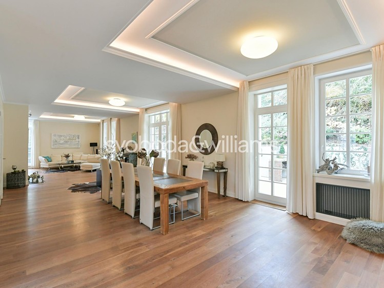 Prodej rodinného domu 459 m², pozemek 1 067 m² - foto 2