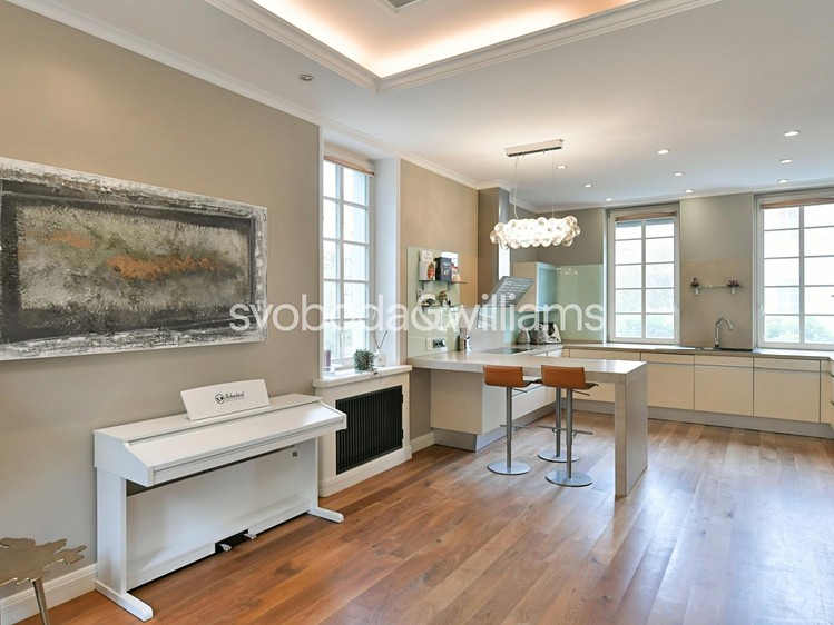 Prodej rodinného domu 459 m², pozemek 1 067 m² - foto 8