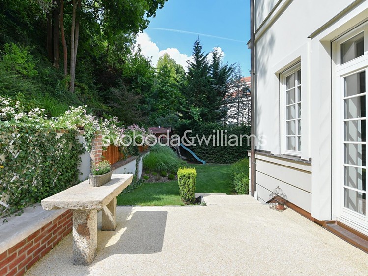 Prodej rodinného domu 459 m², pozemek 1 067 m² - foto 7