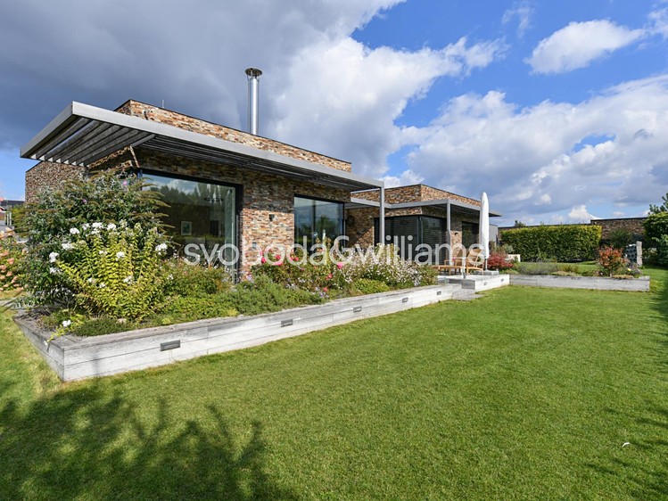 Prodej rodinného domu 166 m², pozemek 1 117 m² - foto 2
