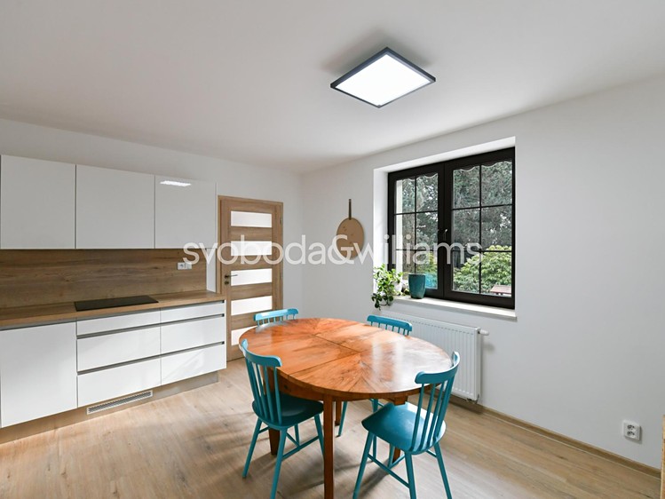 Prodej  rodinného domu 160 m², pozemek 1 061 m² - foto 5