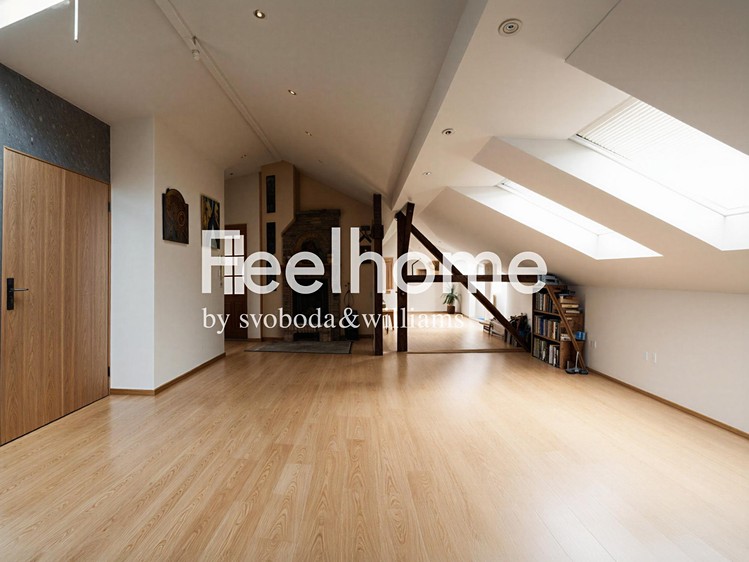 Prodej rodinného domu 278 m², pozemek 158 m² - foto 1