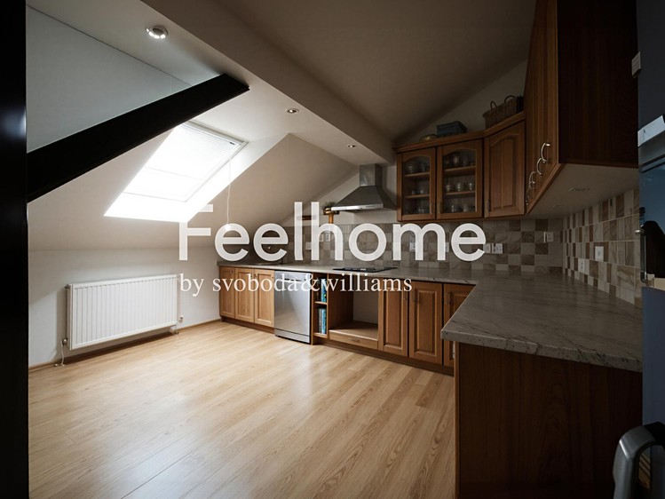 Prodej rodinného domu 278 m², pozemek 158 m² - foto 2