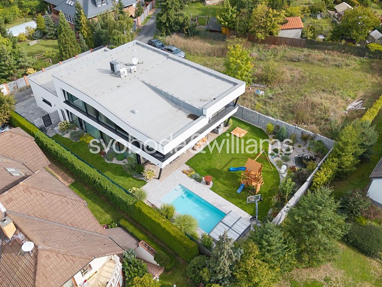 Prodej rodinného domu 281 m², pozemek 815 m² - foto 2