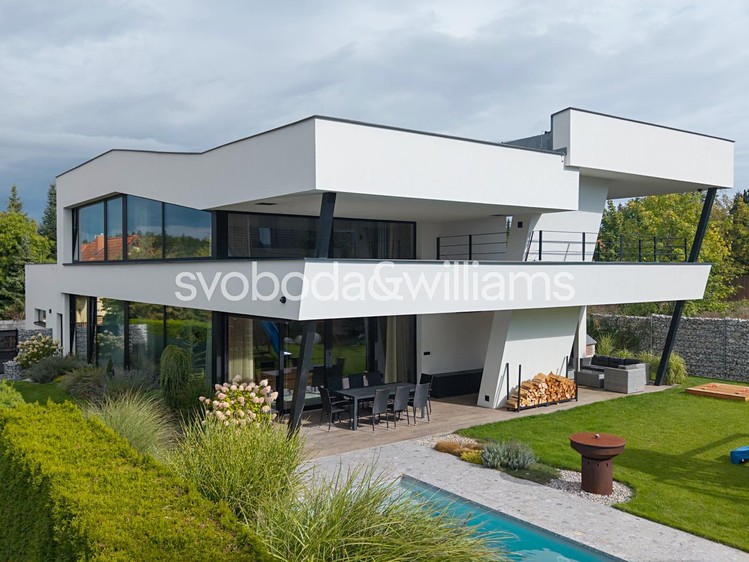 Prodej rodinného domu 281 m², pozemek 815 m² - foto 1