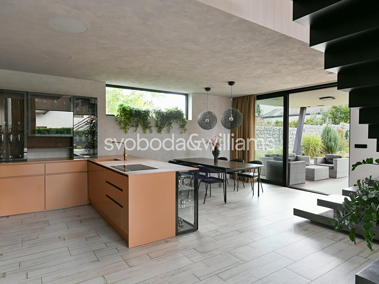Prodej rodinného domu 281 m², pozemek 815 m² - foto 6