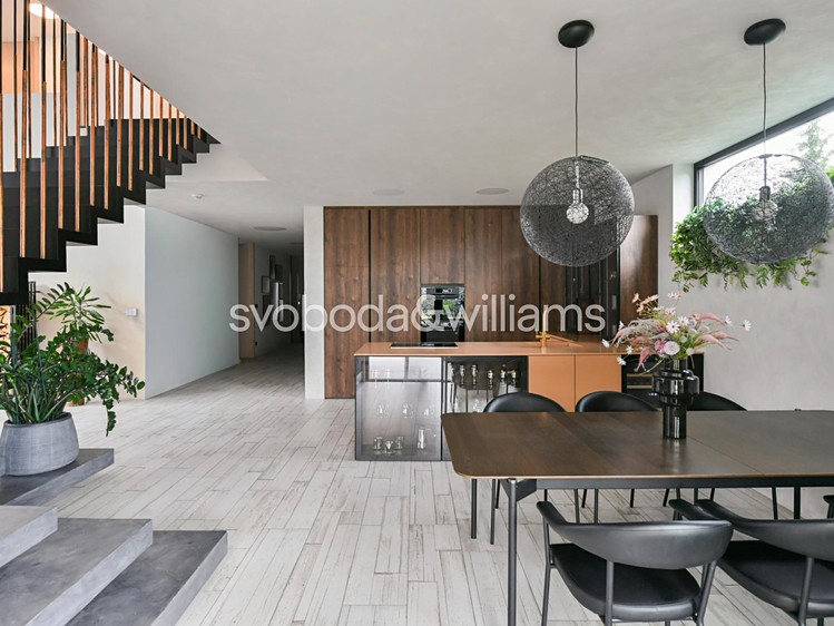 Prodej rodinného domu 281 m², pozemek 815 m² - foto 5