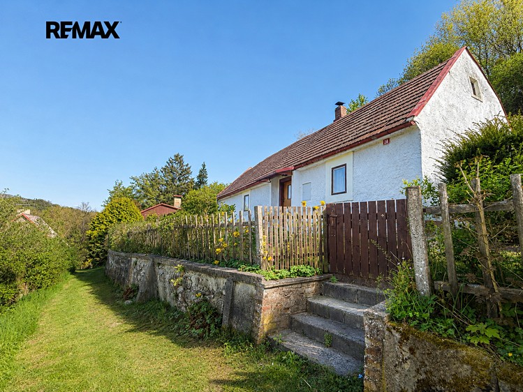 Prodej rodinného domu 44 m², pozemek 1 051 m² - foto 1